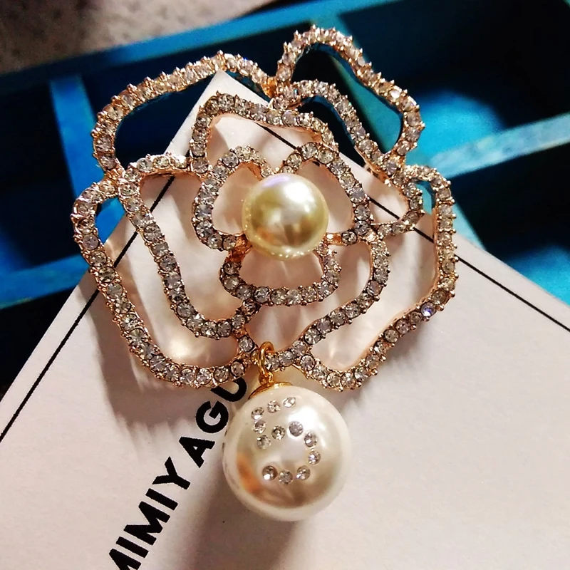 Camellia Luxury Brand jewlery style flowers Lapel Pins No 5 pearls Brooches flower Broche Broach Jewelry for Women Camellia Luxury Brand jewlery style flowers Lapel Pins No 5 pearls Brooches flower Broche Broach Jewelry for Women