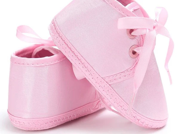 Детская обувь для новорожденных мальчиков, белая атласная обувь для младенцев, обувь для малышей, обувь для девочек, обувь для кроватки, осень, рождественская Свадьба, 0-18 м, нескользящая