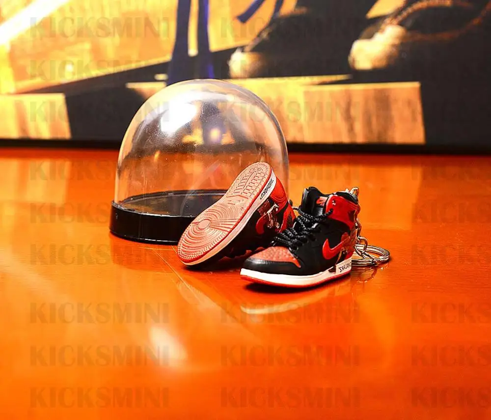 

AJ OG Sakurag Sneaker keychain pendant 3d mini key chain stereo basketball shoe model car couple doll accessorys