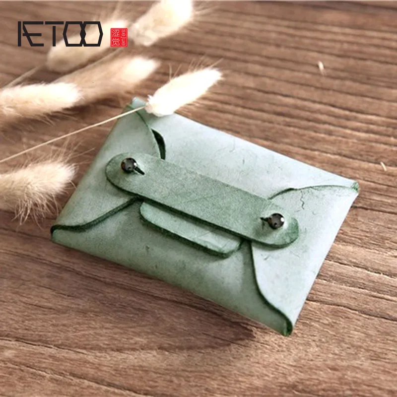 

AETOO Handmade vintage first layer leather card bag mini coin purse men and women condom storage bag simple leather coin bag