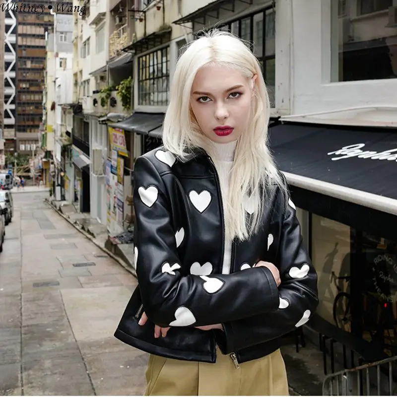 

WHITNEY WANG 2018 Autumn Fashion Streetwear Sweet Heart Embroidery PU Jacket Women Faux Leather Jacket Outwear Biker Jacket