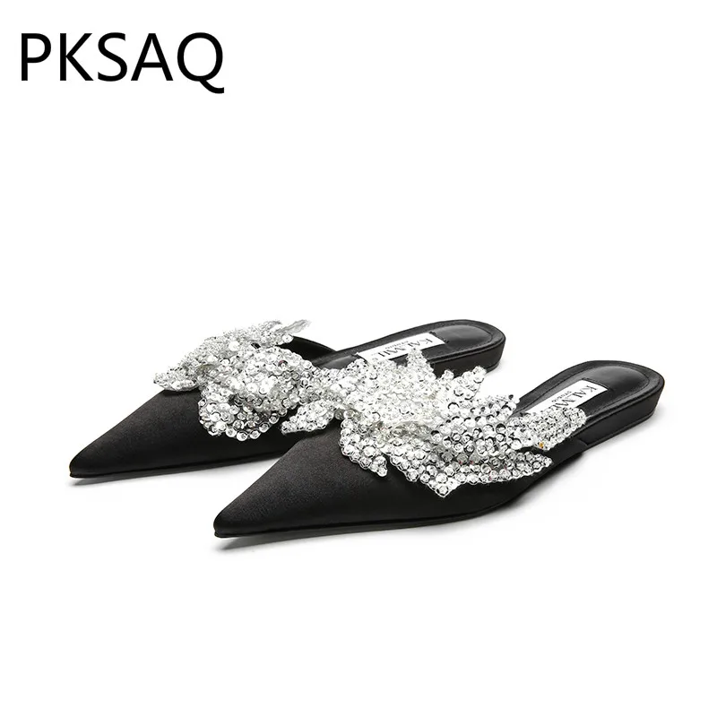 

Women New Super Fire Slippers Summer Fashion Outside Flat Casual Muller Shoes Model Show Ladies Crystal Cool Pointed Toe Shoes