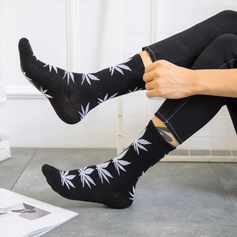 

1 Pair Fashion Comfortable High Quality Cotton Socks Leaf Maple Leaf Casual Long Weed Crew Sock Spring summer unisex Harajuku