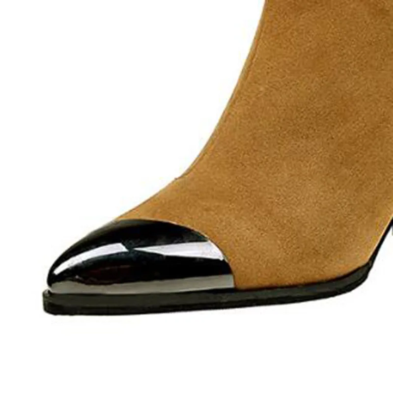 COVOYYAR/женские ботинки; коллекция года; Модные женские ботильоны из флока с острым носком на квадратном каблуке; модельная обувь черного цвета; сезон осень-зима; WBS425