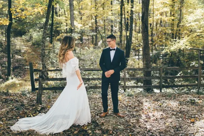 this-oakleaf-cottage-wedding-perfectly-nails-free-spirited-sophistication-amber-phinisee-28-700x467