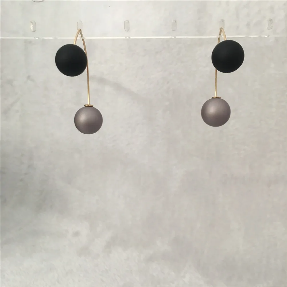 

CASUAL CUTE GOLD PLATING CURVED WIRE WITH BLACK AND PURPLE BALL HANGING EARRING
