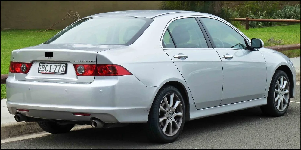 2005-2008_Honda_Accord_Euro_Luxury1_sedan_02
