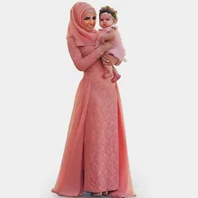 High Quality Fashion Scoop Long Sleeved Pink Lace Muslim Evening Dresses Floor Length Hijab Evening Dresses Vestido De Gala