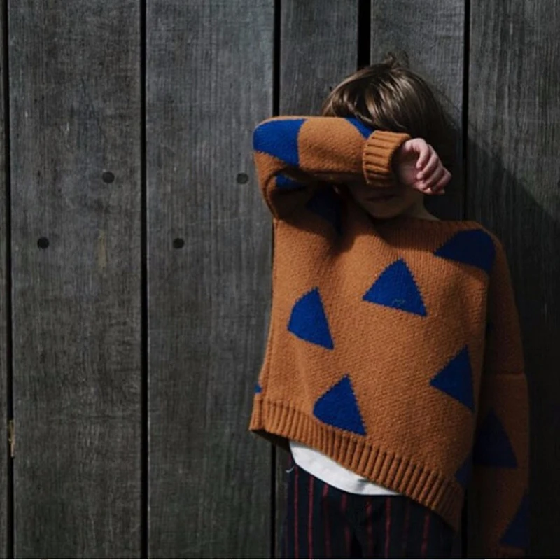 Свитер с треугольным вырезом для мальчиков и девочек, Осенний Повседневный брендовый стиль, детский трикотажный джемпер, детская вязаная одежда, модный свитер для девочек