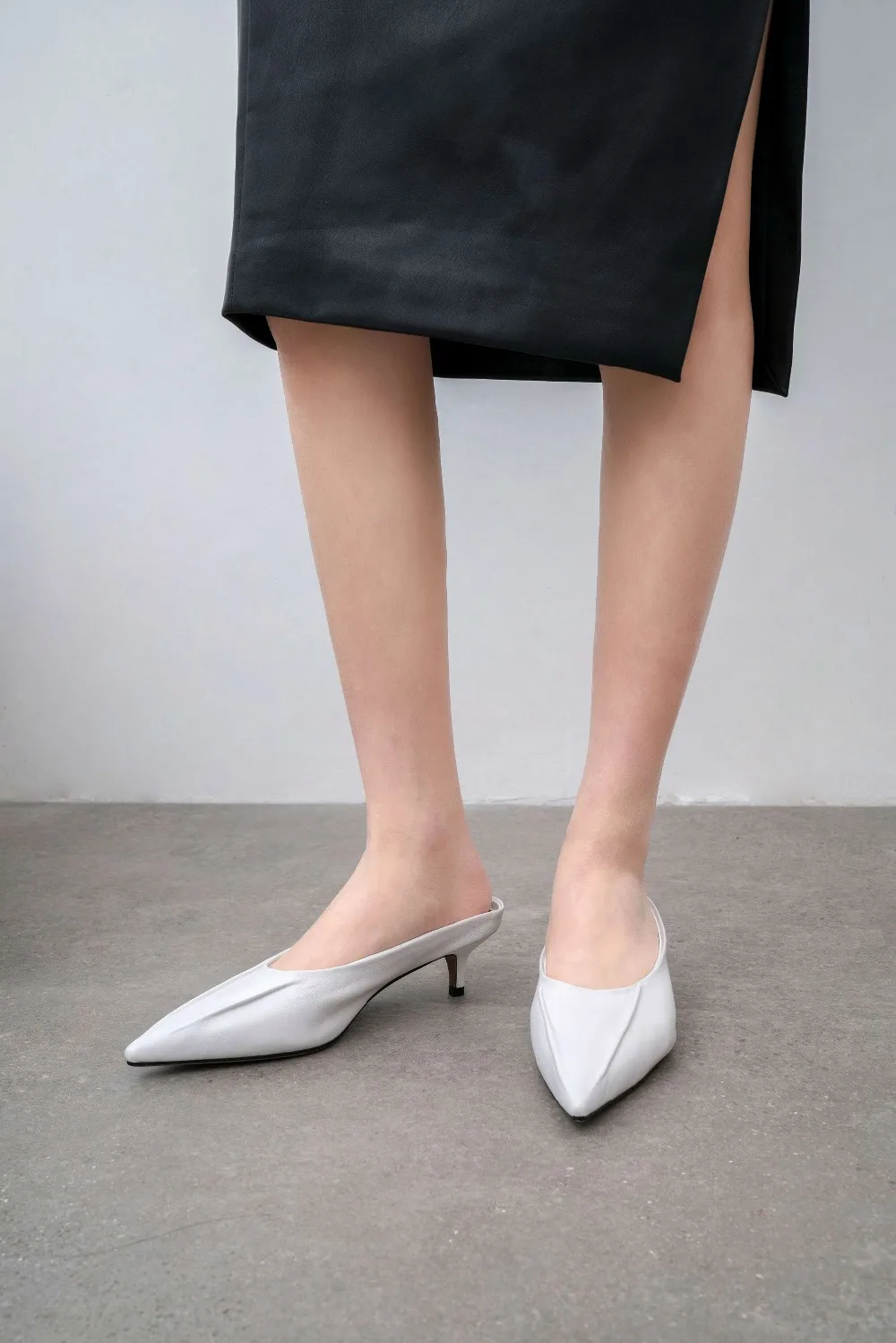 Lenkisen/элегантные женские удобные туфли из овечьей кожи на тонком среднем каблуке с острым носком; пикантные вечерние туфли без застежки для танцев; Повседневная обувь; L58