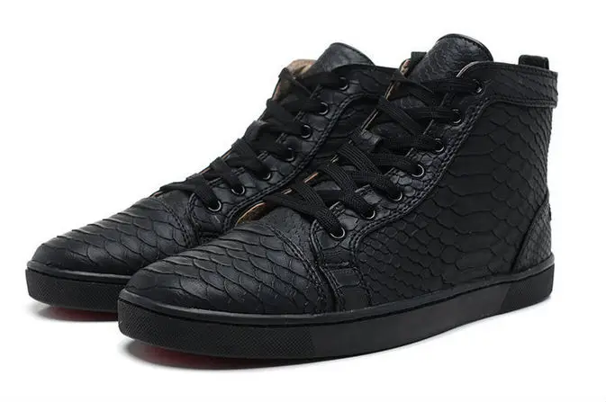 sneakers with flat bottoms