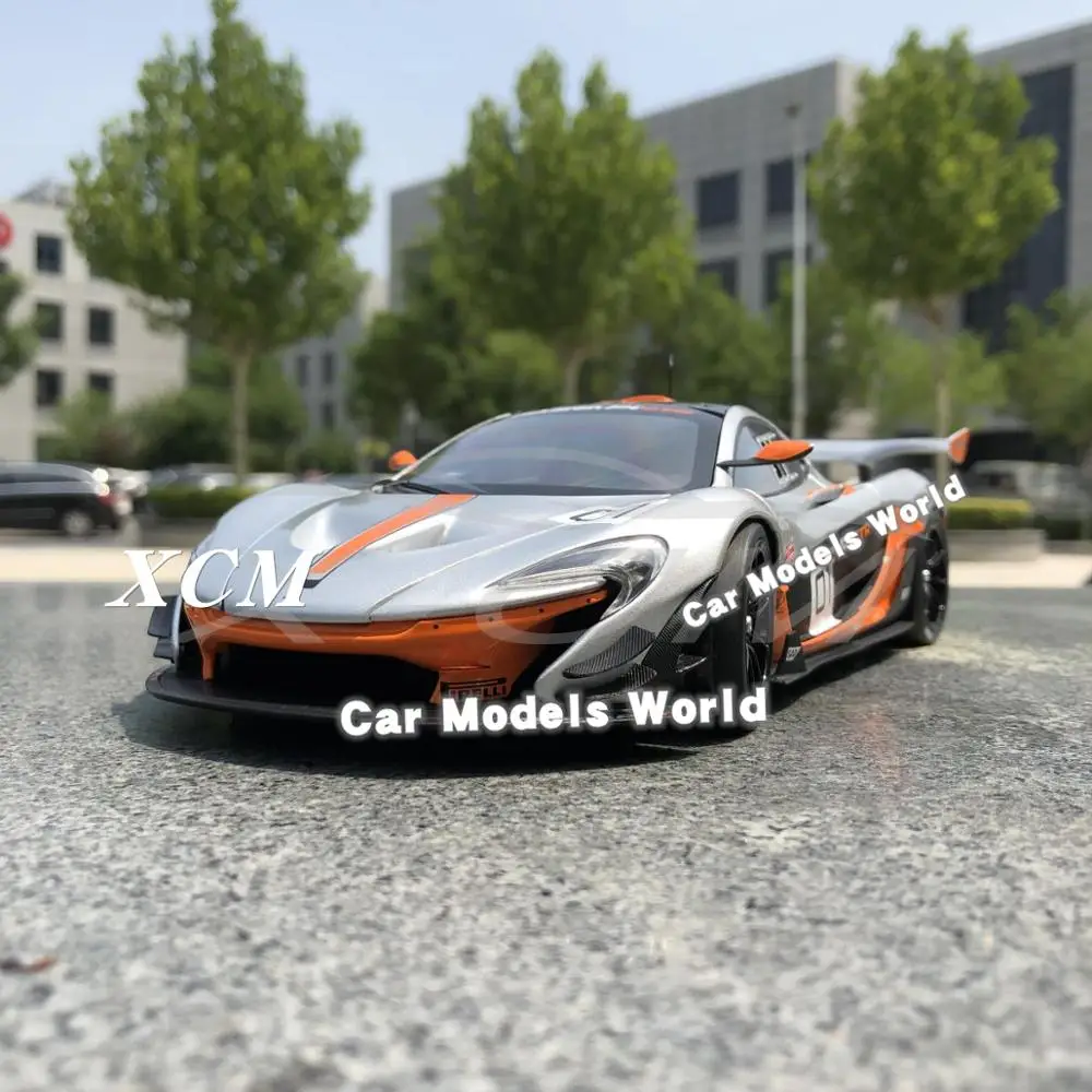 Модель автомобиля под давлением для почти настоящего пляжа Pebble Beach P1 G T R 2014 1:18 +