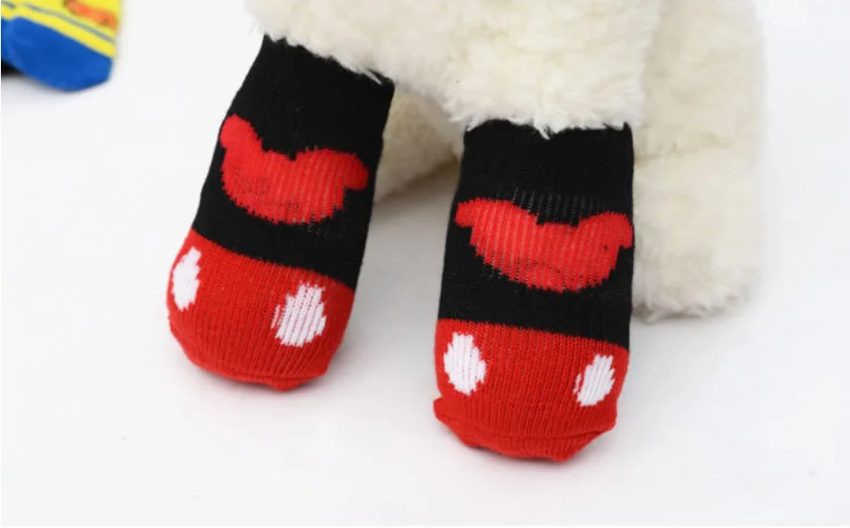 Simzert 4 шт./компл. носки для собак Нескользящие хлопковые носки с героями мультфильмов, различные стили, чтобы сохранить тепло, защищают ноги домашних животных, доступны четыре сезона