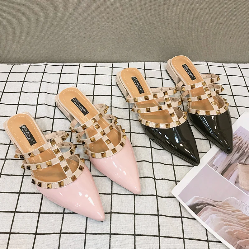

Luxury Rivet Flats Mules Lady Fashion Patent Leather Slippers Pointed Toe Female Mules Sexy Outdoor Slipper Shoes Woman Slides