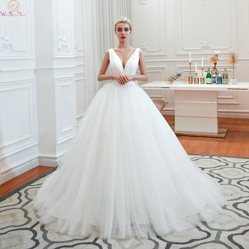 

Deep V Neck Wedding Dresses Simple Sleeveless Elegant Ball Gown Tulle Pleat Lace Up Plus Size Custom Bridal Gowns robe de mariee