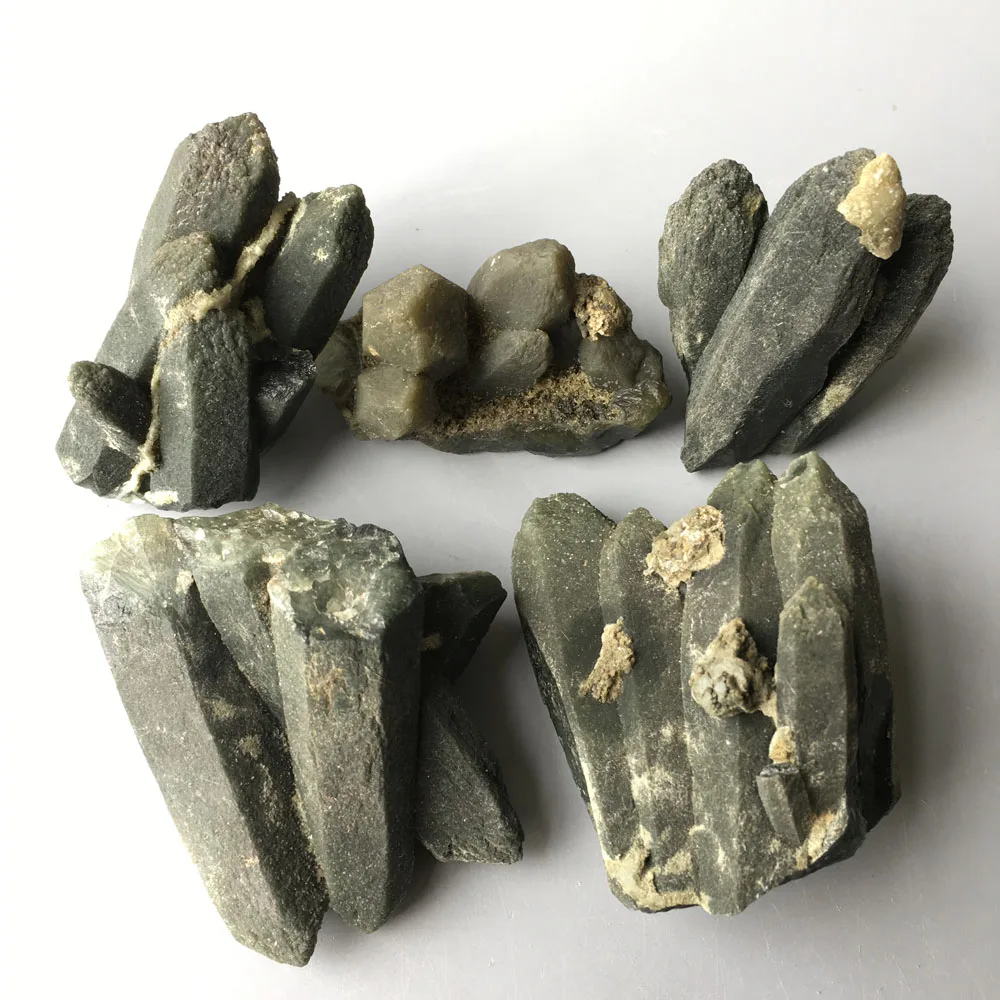 

403g 5pcs NATURAL healing crystals Green Quartz Crystal Cluster Specimen