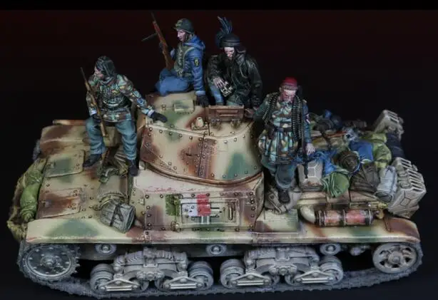 

1/35 Resin Figure Tank Crew With Package (no include tan) 4pcs/set Model Kits