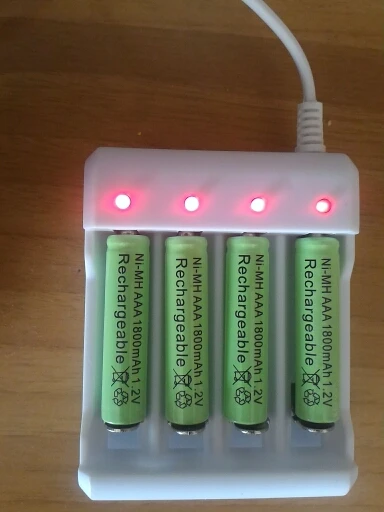 

MOONBIFFY 4 Slots Smart Intelligent Battery Charger For AA / AAA lithium-ion Rechargeable Batteries Promotion