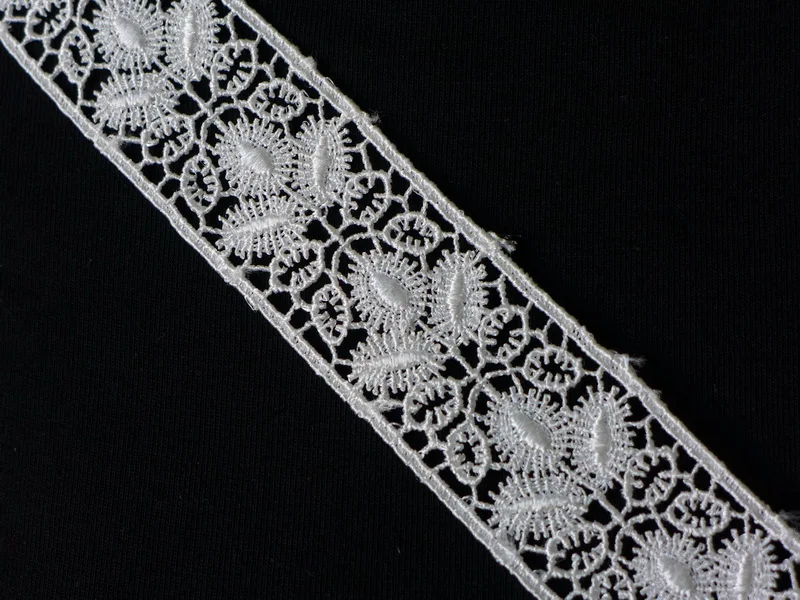 

Hollowed Out Water Soluble Lace Ribbon With Floral Sewing Trim Wedding Party Decor,Costume Design 3cm Wide 2 Yards