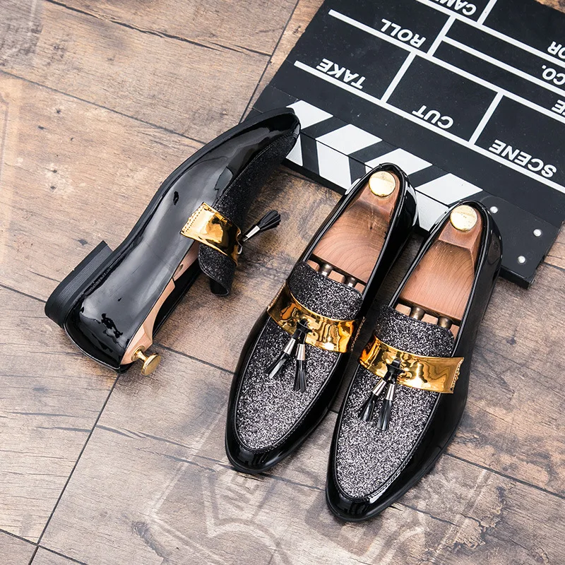 Мужская обувь на плоской подошве; цвет черный, золотой; официальная обувь в стиле пэчворк; кожаная обувь с бахромой; мужские лоферы ручной работы для свадебной вечеринки; мокасины; модельные туфли