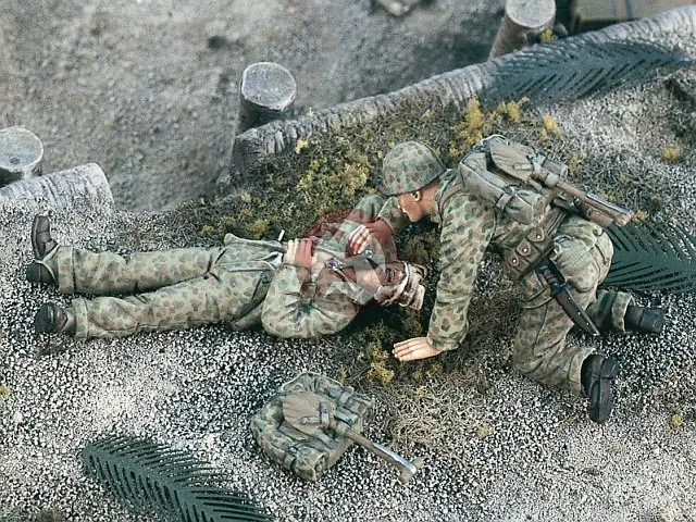

Unpainted Kit 1/35 Wounded US Marine & Corpsman Medic Pacific soldier figure Historical Uncolor Figure Resin Kit Free Shipping