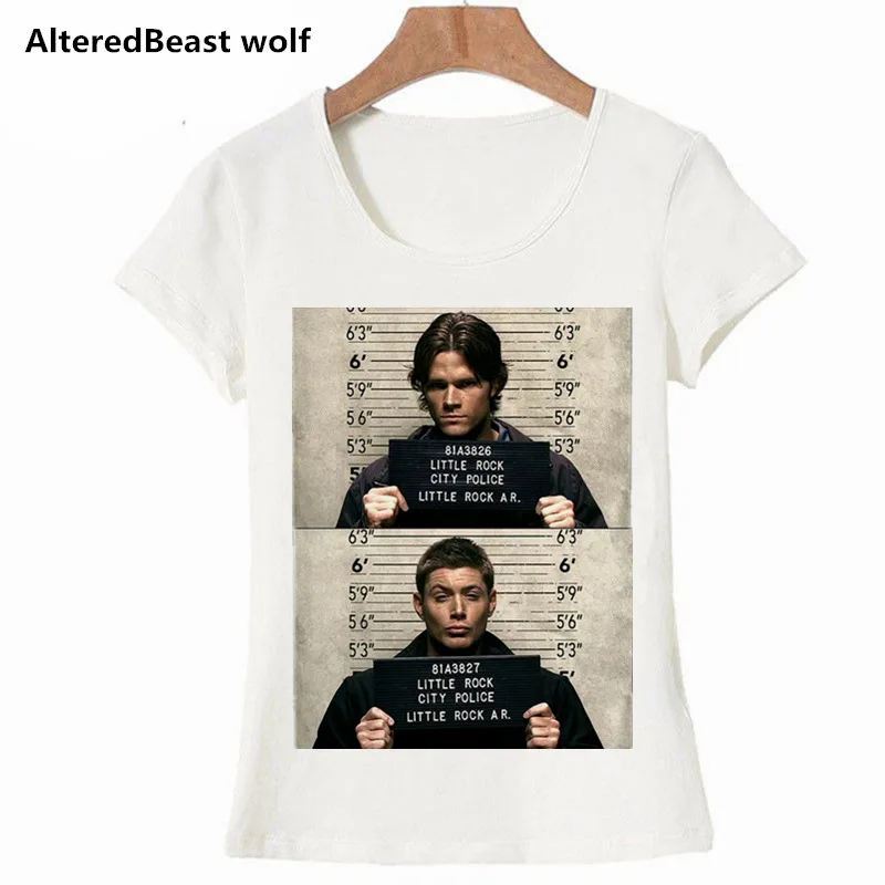 camiseta blanca ajustada