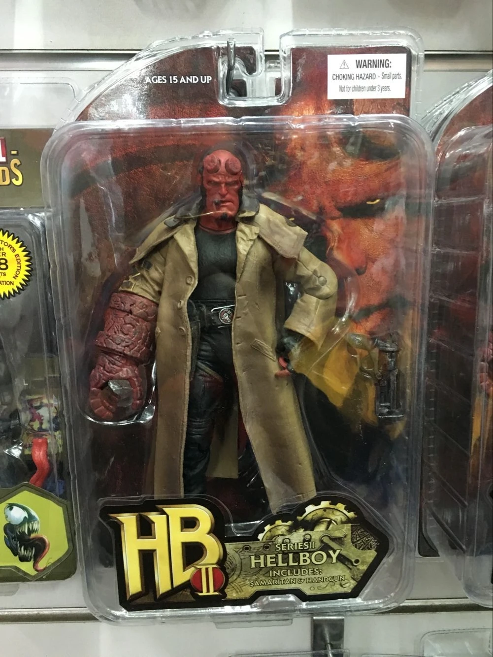 

MEZCO Hellboy 2 Styles PVC Action Figure Collectible Model Toy 7" 18cm KT3641