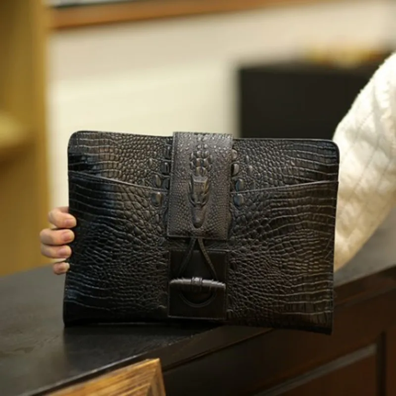 Рисунок 4 - Модные сумки-клатчи с узором под кожу крокодила