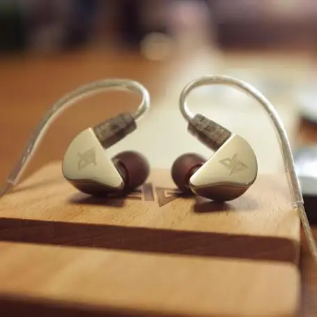 Lowest Price Newest Original AUGLAMOUR R8 Ear Hook Metal Earphone New Champagne Gold Color With 2-Pin Cable Free Shipping Support wholesale Lowest Price Newest Original AUGLAMOUR R8 Ear Hook Metal Earphone New Champagne Gold Color With 2-Pin Cable Free Shipping Support wholesale