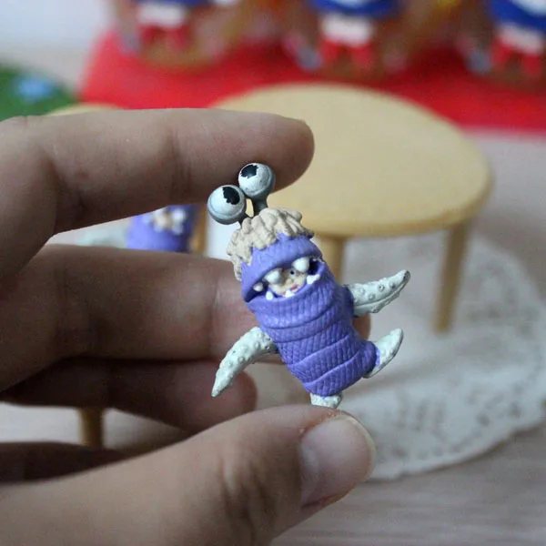 

1pcs Monsters University Babblin Boo Little Girl Action Figure Doll 3.5cm