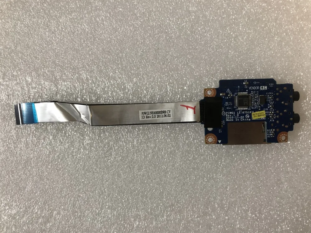 

New For Lenovo G570 Z500 Notebook PIWG2 CARD READER-15.6 S6751 31048398