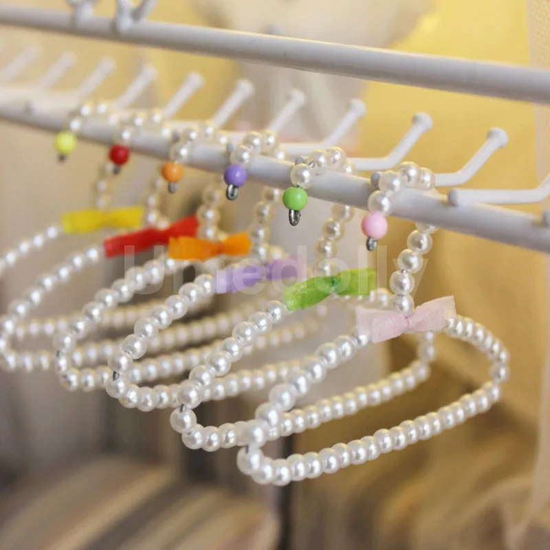 

1PCS Lovely Simulation Pearl Bowtie Doll Clothes Hanger Rack for Blyth, Barbies, Pullip 1/6 Doll Clothing Accessories