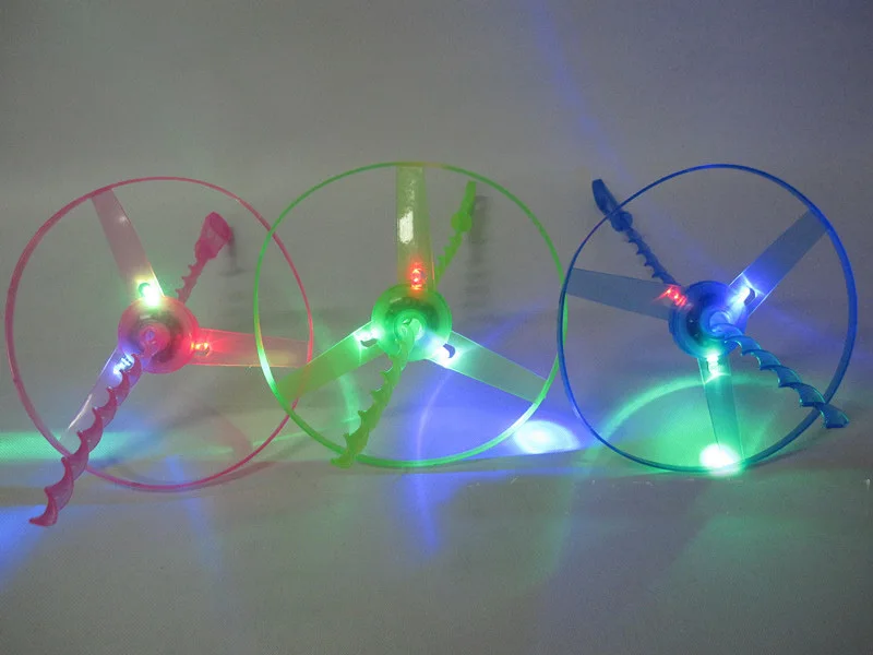 1x Spin LED Light up Outdoor Toy Flying Saucer Disc Frisbee Flashing
