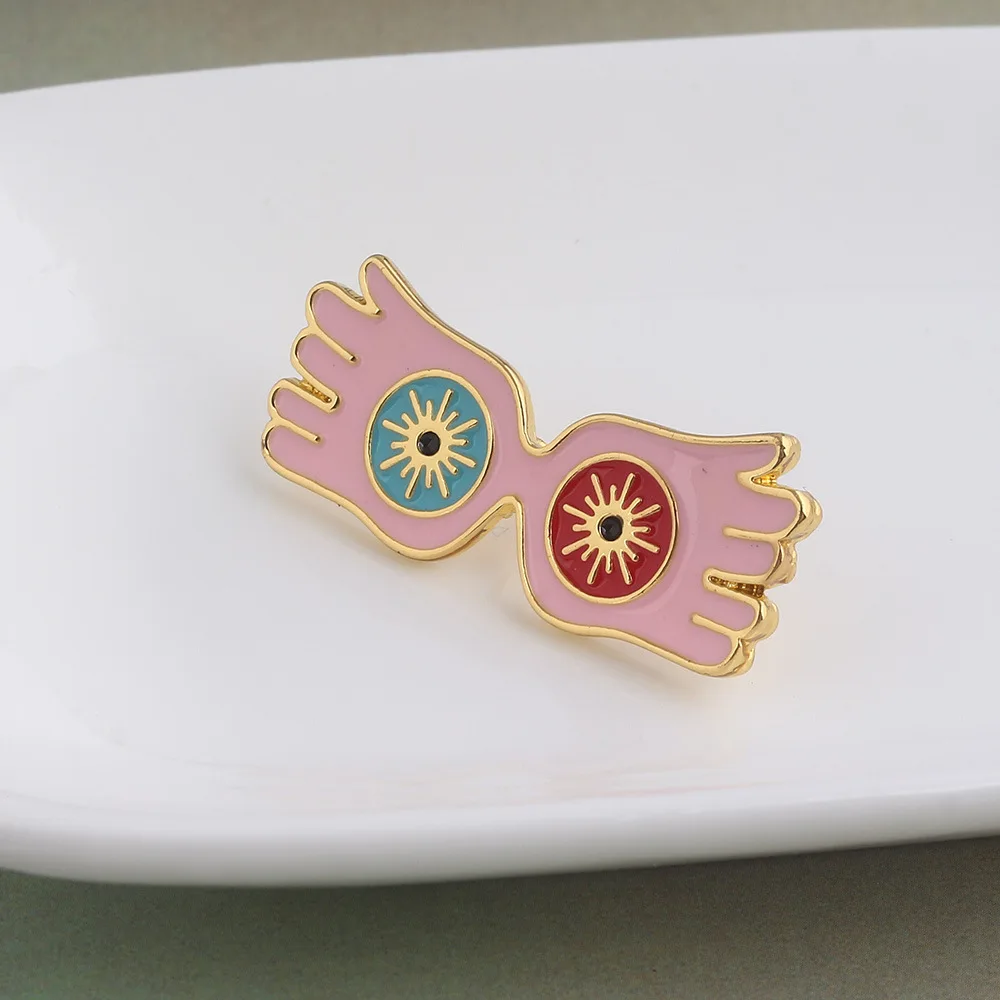 

10pcs Pack Wholesale Luna L The Quibbler Magazine Pink Brooch Pin Badge Classic Film Party Gift Kids Fans Christmas