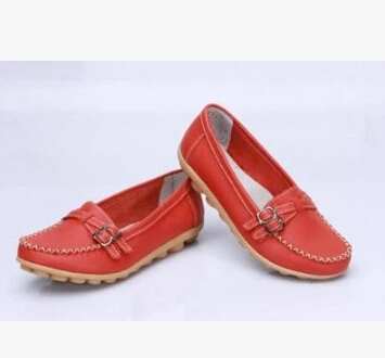 Женская обувь из натуральной кожи; женская обувь на плоской подошве; 8 цветов; лоферы с пряжкой; слипоны; женская обувь на плоской подошве; мокасины; большие размеры - Цвет: Красный