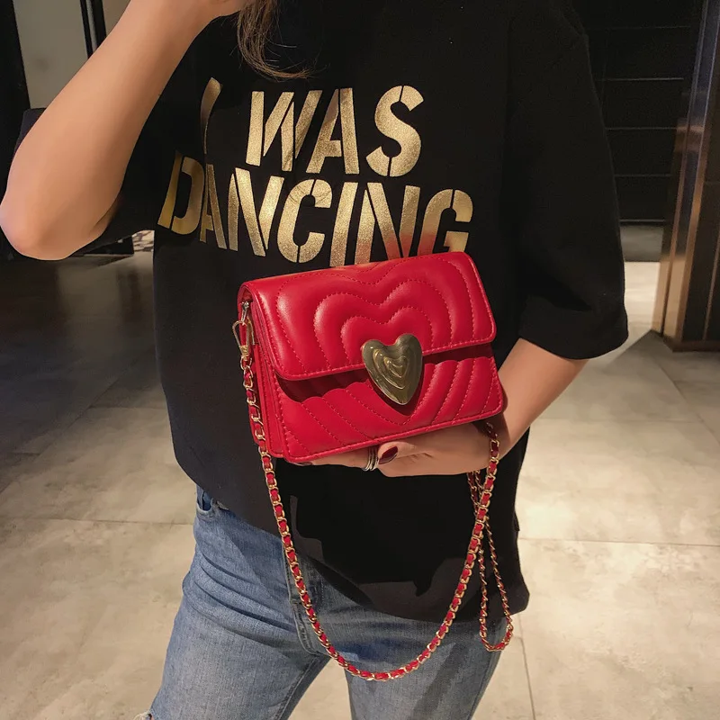 

Fashion love embroidery thread small square bag love metal lock buckle decorative chain wild shoulder Messenger bag wedding bag