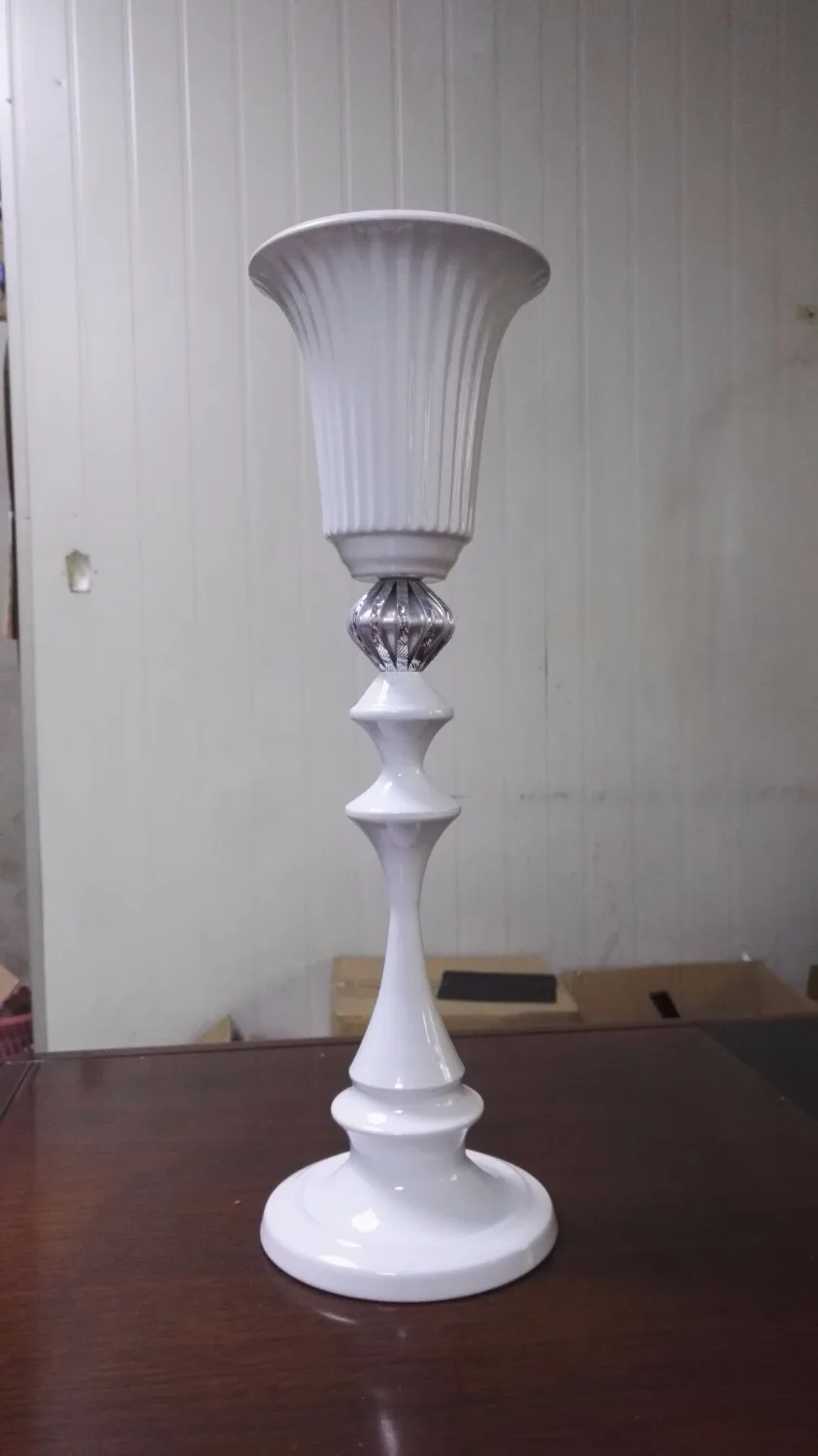 2 pieces 18 Inch White Metal Trumpet Centerpiece Vase for Wedding