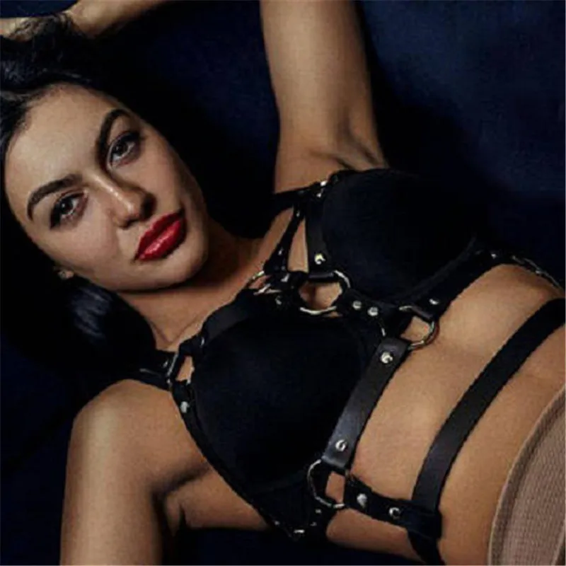 

Fashion Punk Cupless Bra Top Leather Harness Belt Body Bondage Chest Straps Black Studded Rivet Cropped Top Wear Belt Sexy Goods