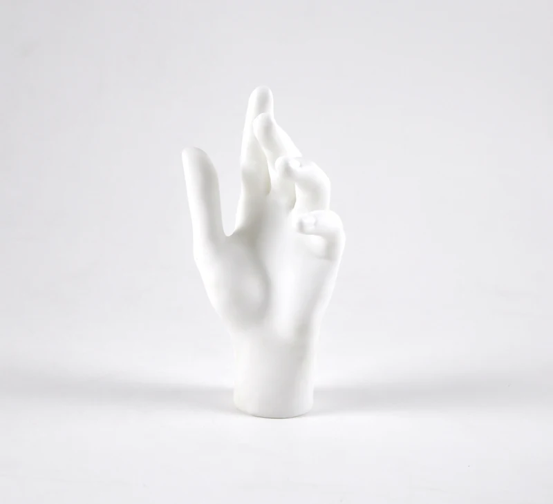 

New 2019 free shipping 1 Pc Female Mannequin Hand Arm Display Base Women Gloves Jewelry Model Stand White Color Left hand Hot