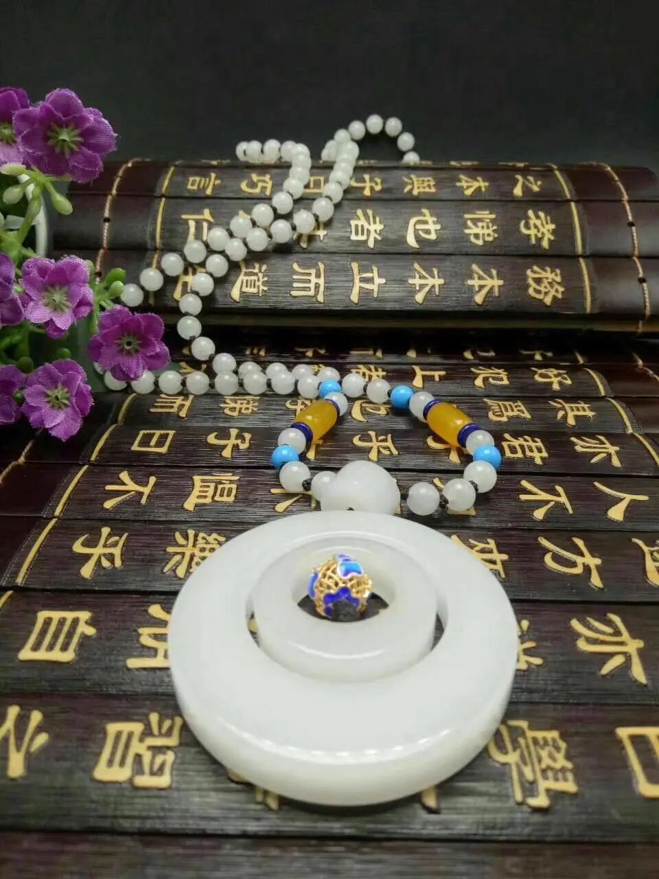 Натуральный Красота Хотан нефрита белого мир застежка кулон кнопки jade pendant