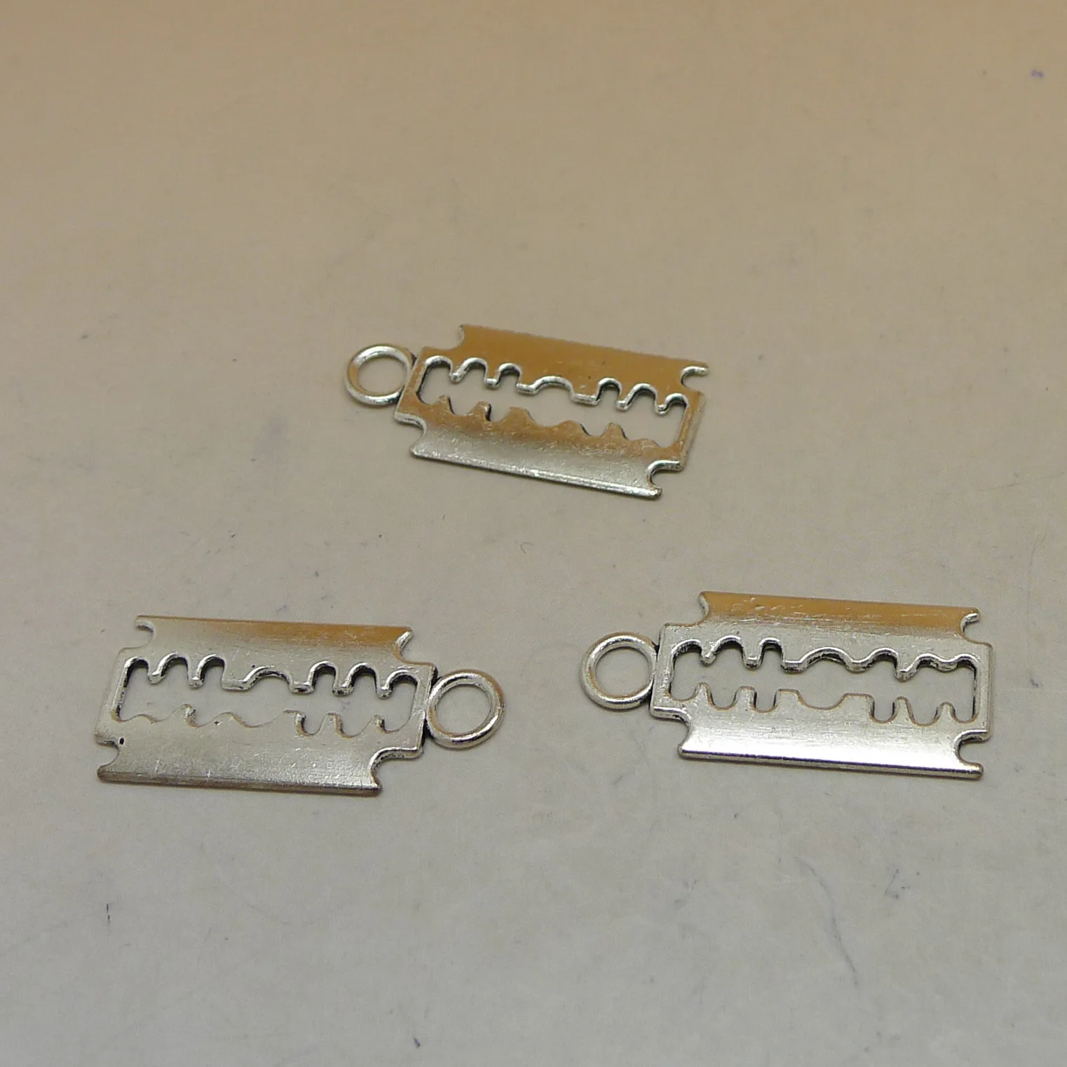 shaver Razor blade Charms Pendant alloy Antique Silver Jewelry Making