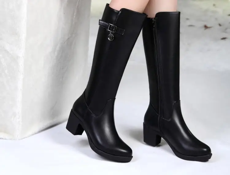 

2018 winter new leather boots female round head thick with high boots and velvet side zipper long tube women's boots