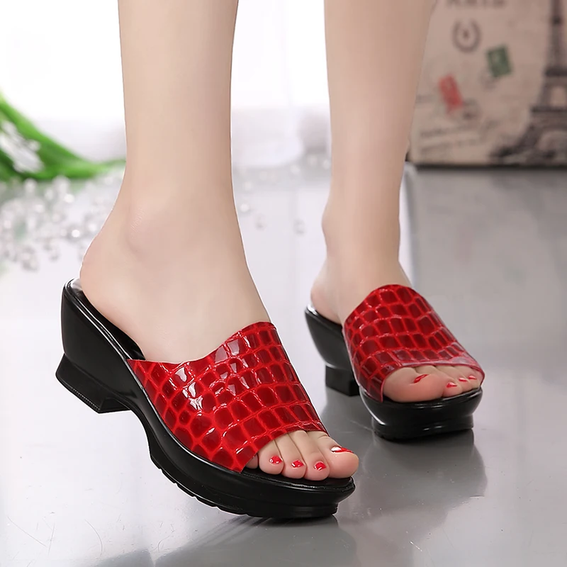 Женские сандалии размера плюс 42 летние шлепанцы из натуральной кожи модные тапочки для мамы корейские сандалии из натуральной кожи
