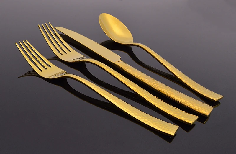 Gold dinnerware set (1)