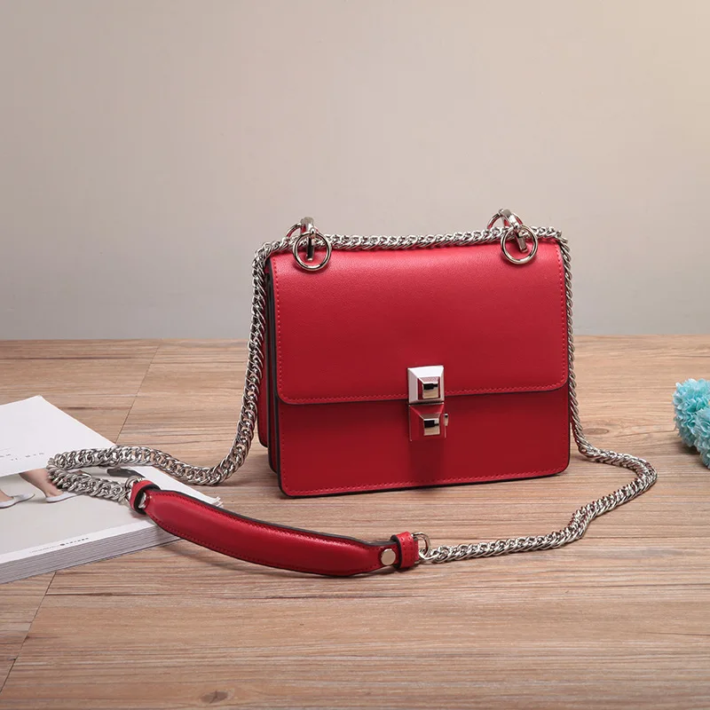 

Korean version of the new chain bag fashion rivets leather handbag simple leather shoulder diagonal small square package