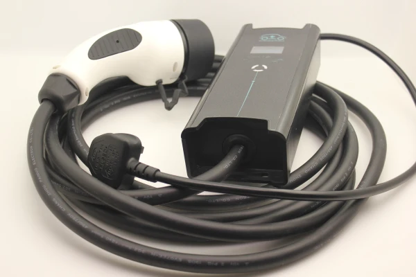 BS UK plug IEC 62196-2 type 2 8A 10A ev charger mode 2 adjustable EVSE 5M cable Electric Car Charging ev plug ev level 2 Stock