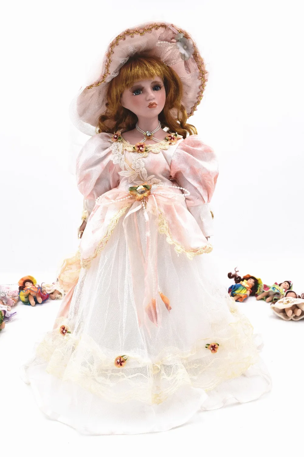 

42cm Fashion Victoria Porcelain Doll Christmas Gifts Lifelike Style Collection Ceramics Doll Dress Birthday Gift Home Decoration
