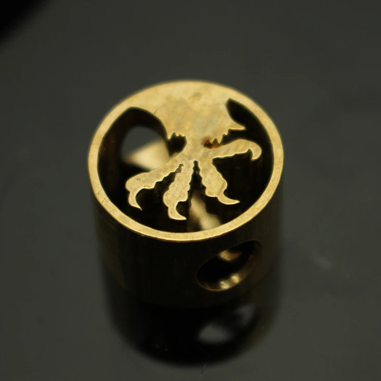 Eagle-Claw-Brass-Knife-Beads-Pendant-Rope-Copper-Knife-Fall-Rope-Outdoors-Knife-EDC-Knife-Pendant (1)