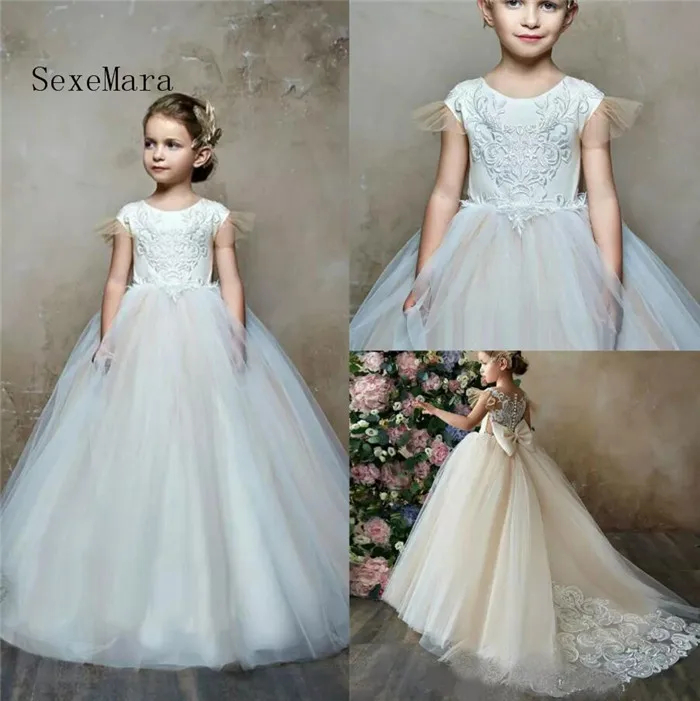

2018 Ivory White Tulle Flower Girl Dresses for Wedding Jewel Neck Lace Appliqued Sweep Train Girls Communion Gown