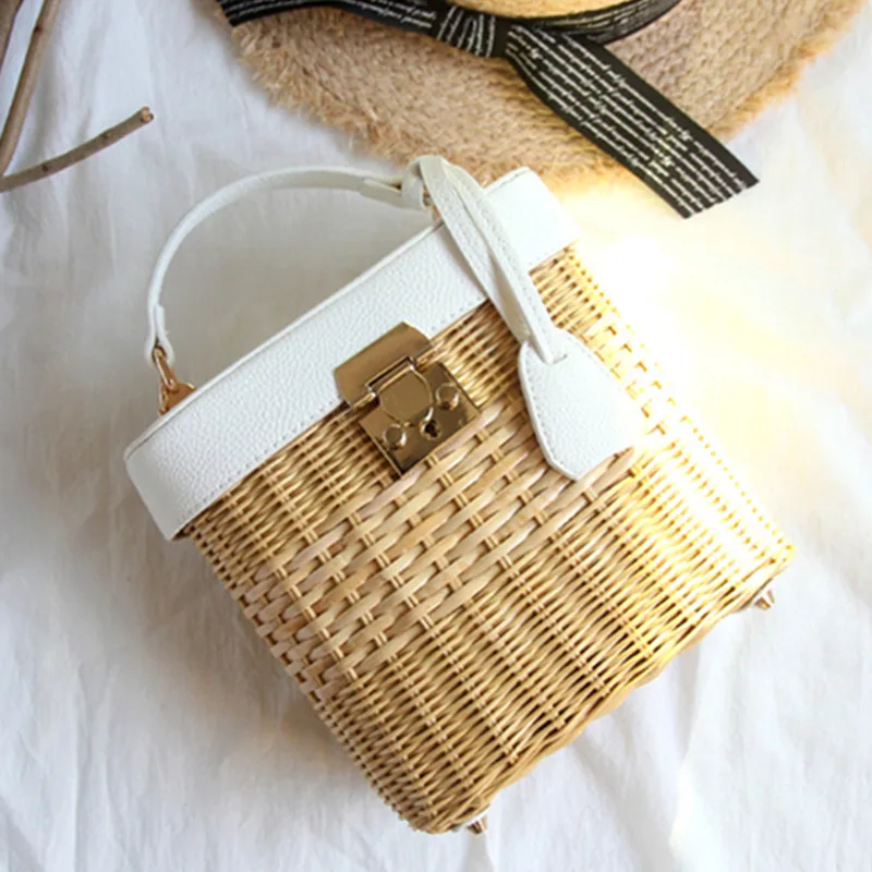 

2019 Seaside Holiday Straw Bag Female Hand-locked Rattan Bag Casual Fashion Women Purse and Handbag Beach Bamboo Bags Sac A Main